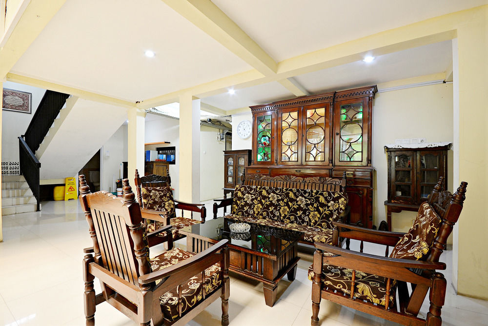 Zen Rooms Kuningan Syariah Jakarta Exterior photo
