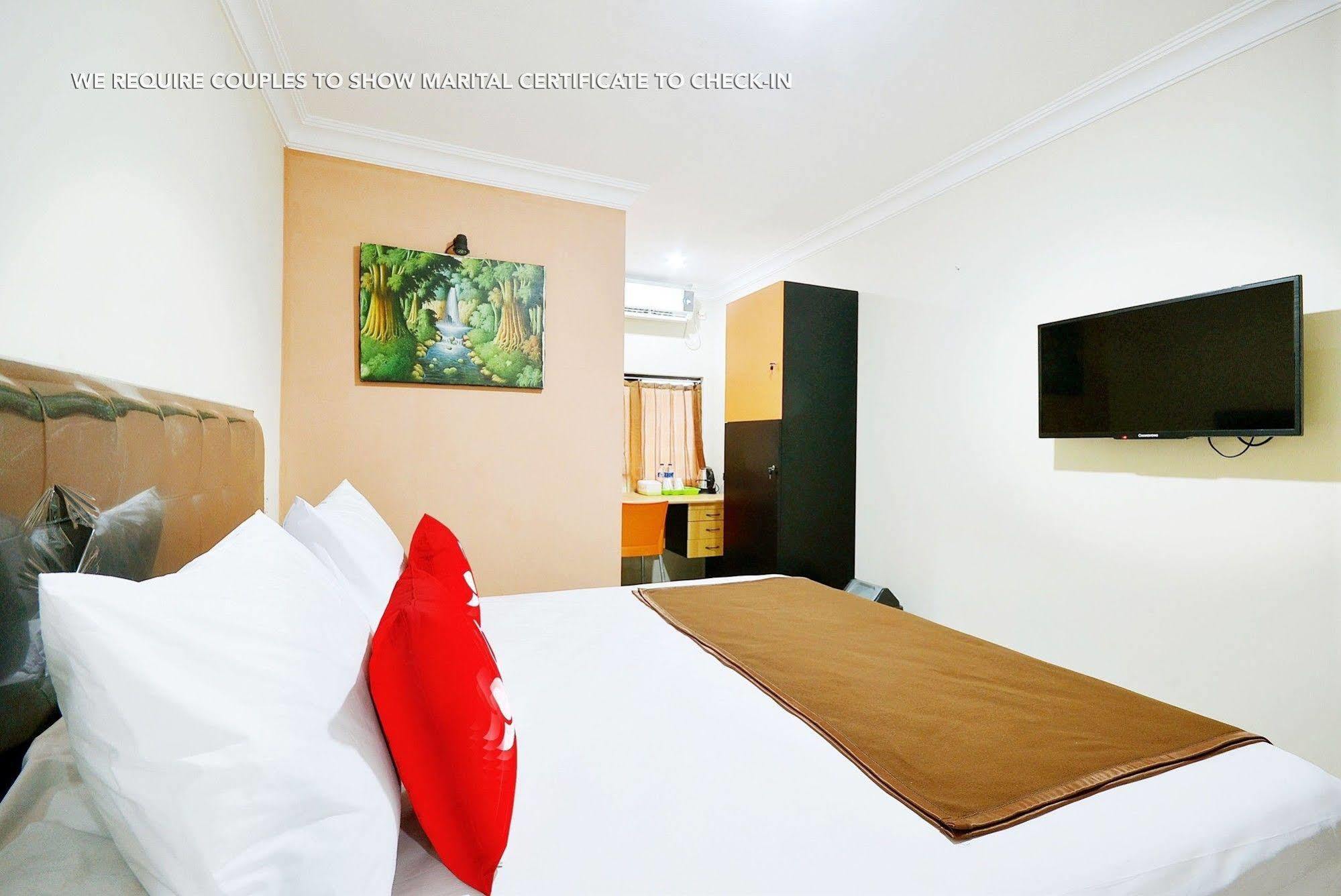 Zen Rooms Kuningan Syariah Jakarta Exterior photo