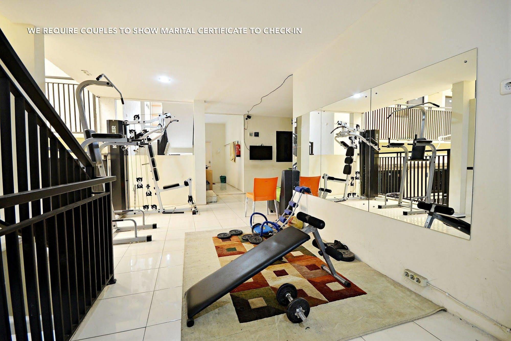 Zen Rooms Kuningan Syariah Jakarta Exterior photo