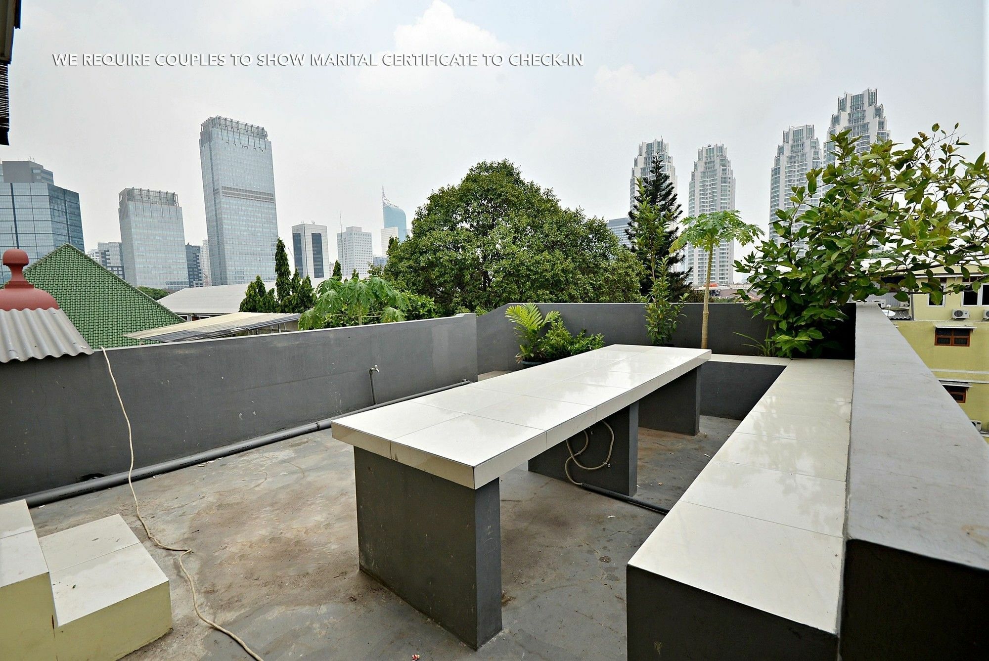 Zen Rooms Kuningan Syariah Jakarta Exterior photo