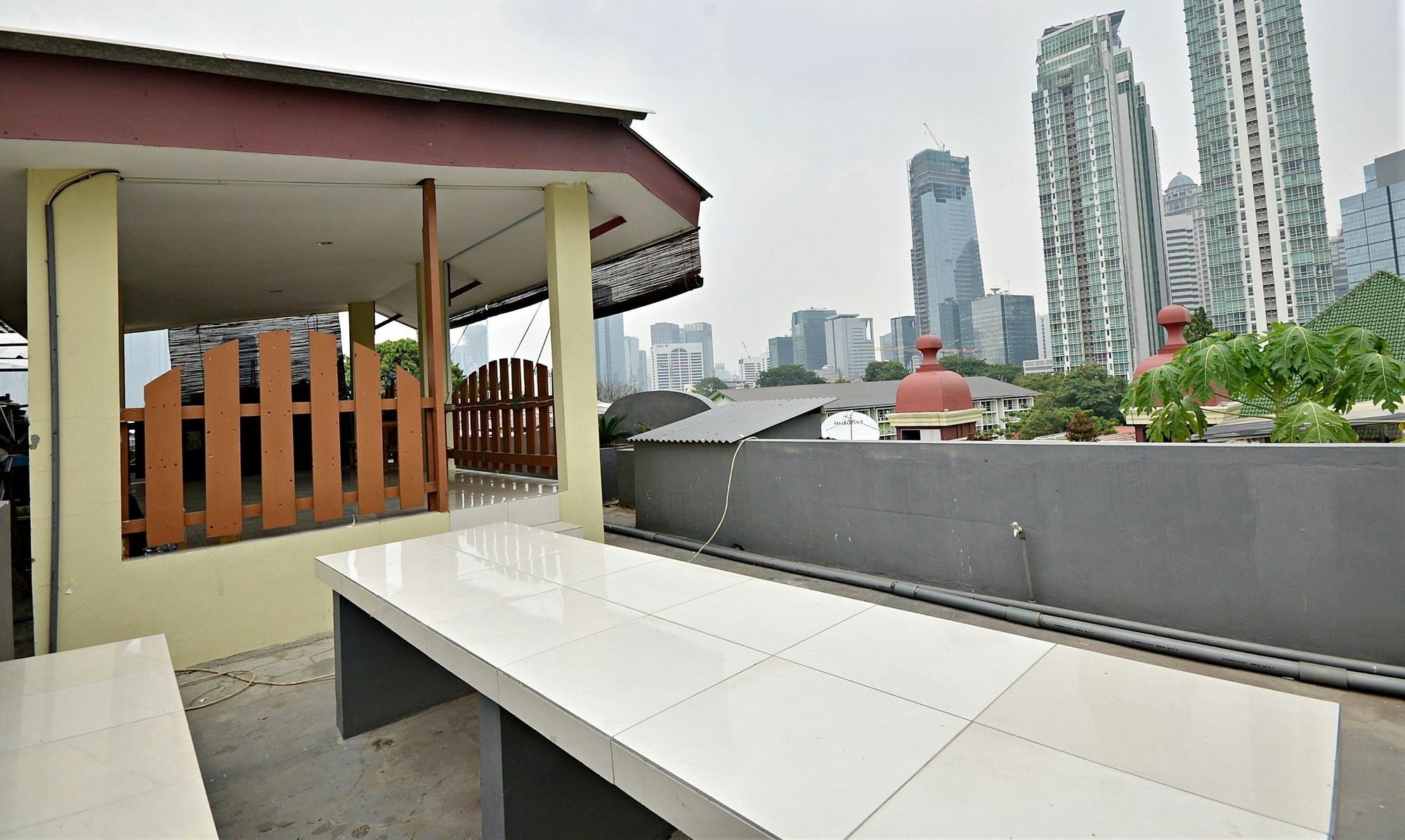 Zen Rooms Kuningan Syariah Jakarta Exterior photo